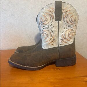 EUC Ariat Youth 4 Or Women’s 6 Storm Brown White and Western Ankle Boots